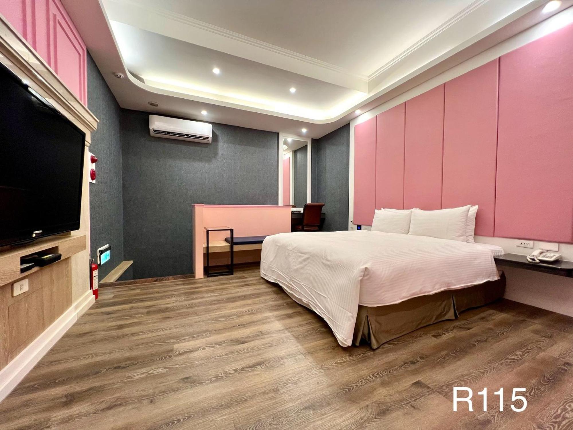 Cigar Motel Tainan Bagian luar foto