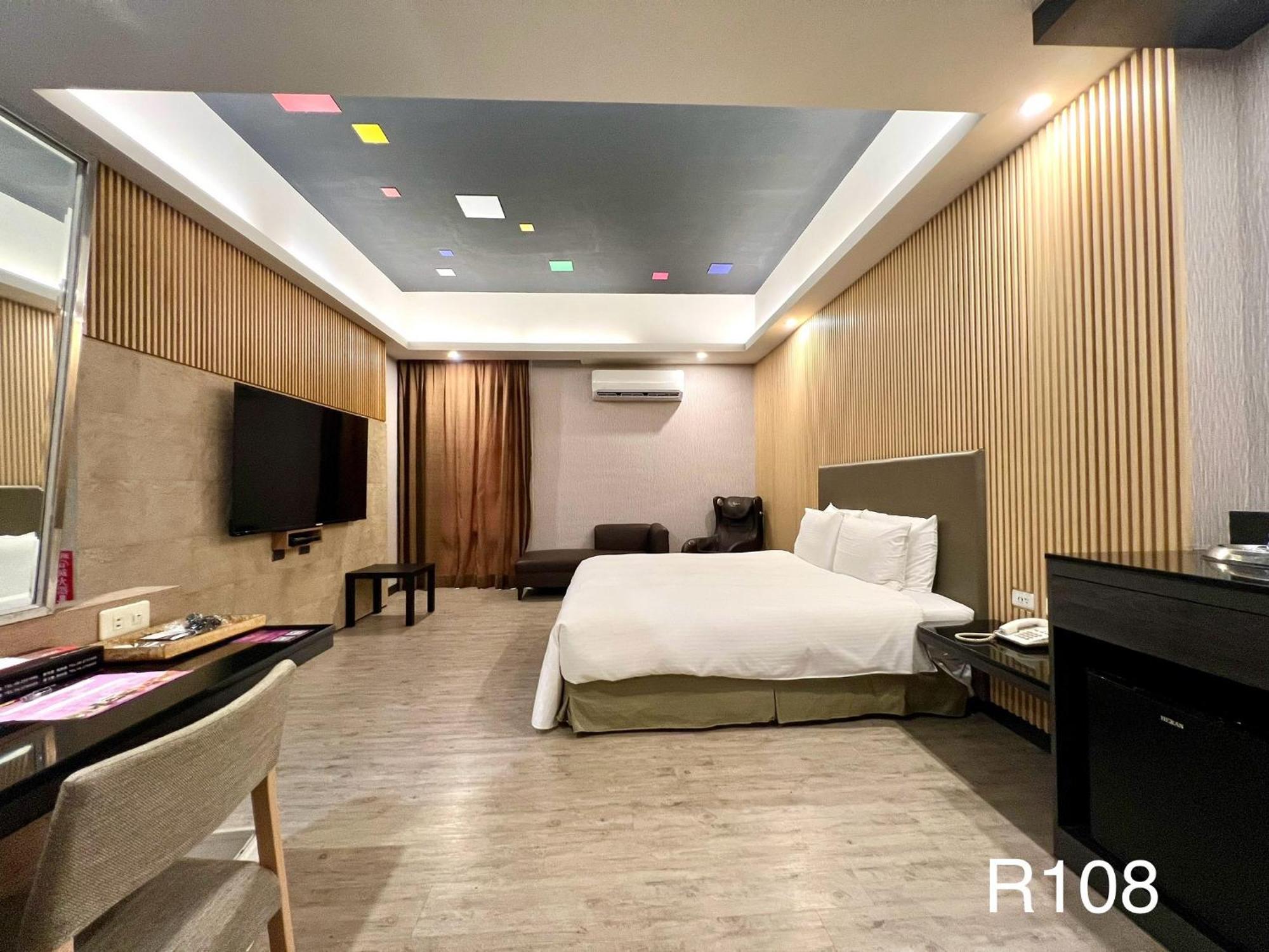 Cigar Motel Tainan Bagian luar foto