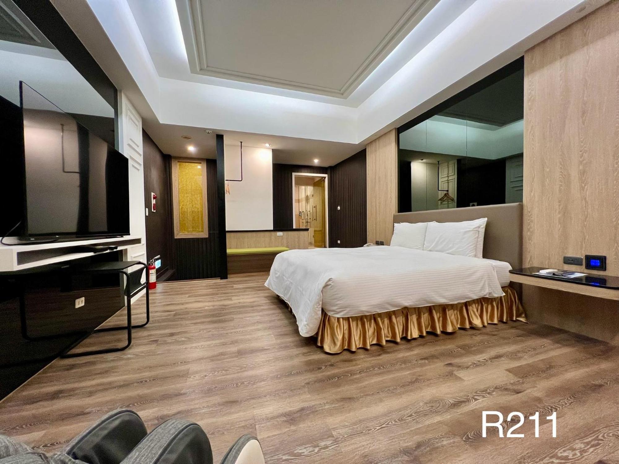 Cigar Motel Tainan Bagian luar foto